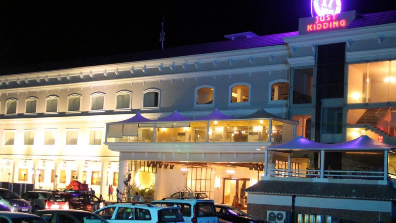 Hotel 17 Miles Джаму Екстериор снимка