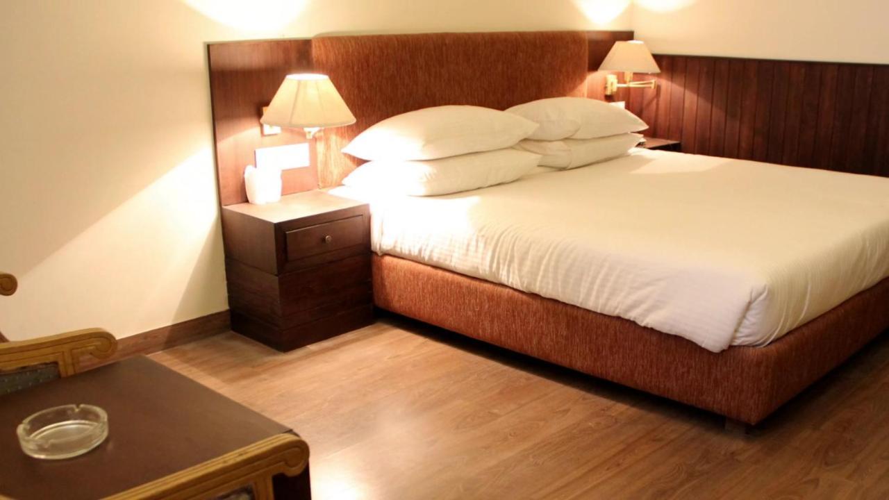 Hotel 17 Miles Джаму Екстериор снимка
