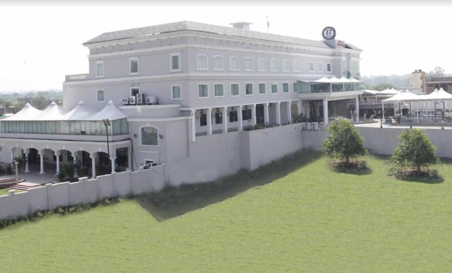 Hotel 17 Miles Джаму Екстериор снимка
